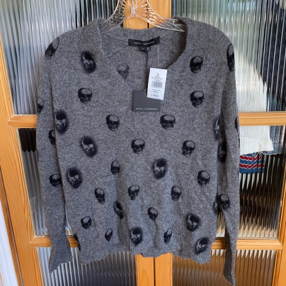 360 Skull Cashmere V-Neck- Gray & Black- XS (2)